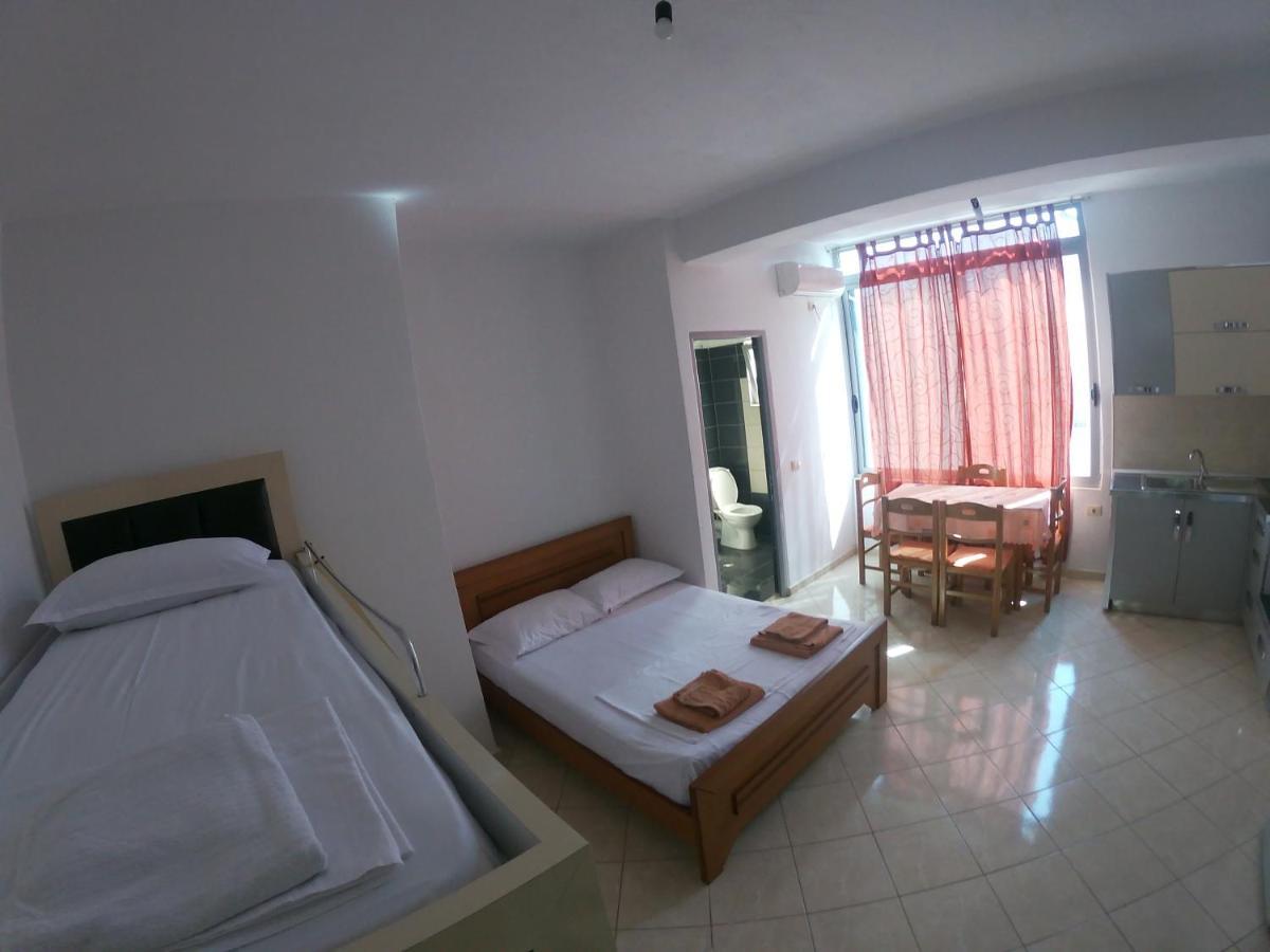 Honey Apartments Near Promenade Sarande Exterior photo
