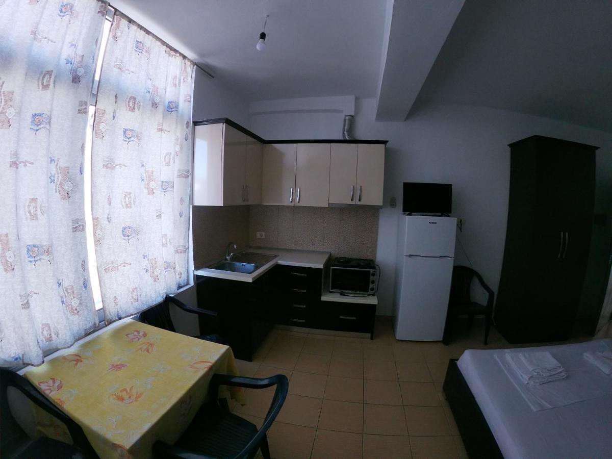 Honey Apartments Near Promenade Sarande Exterior photo